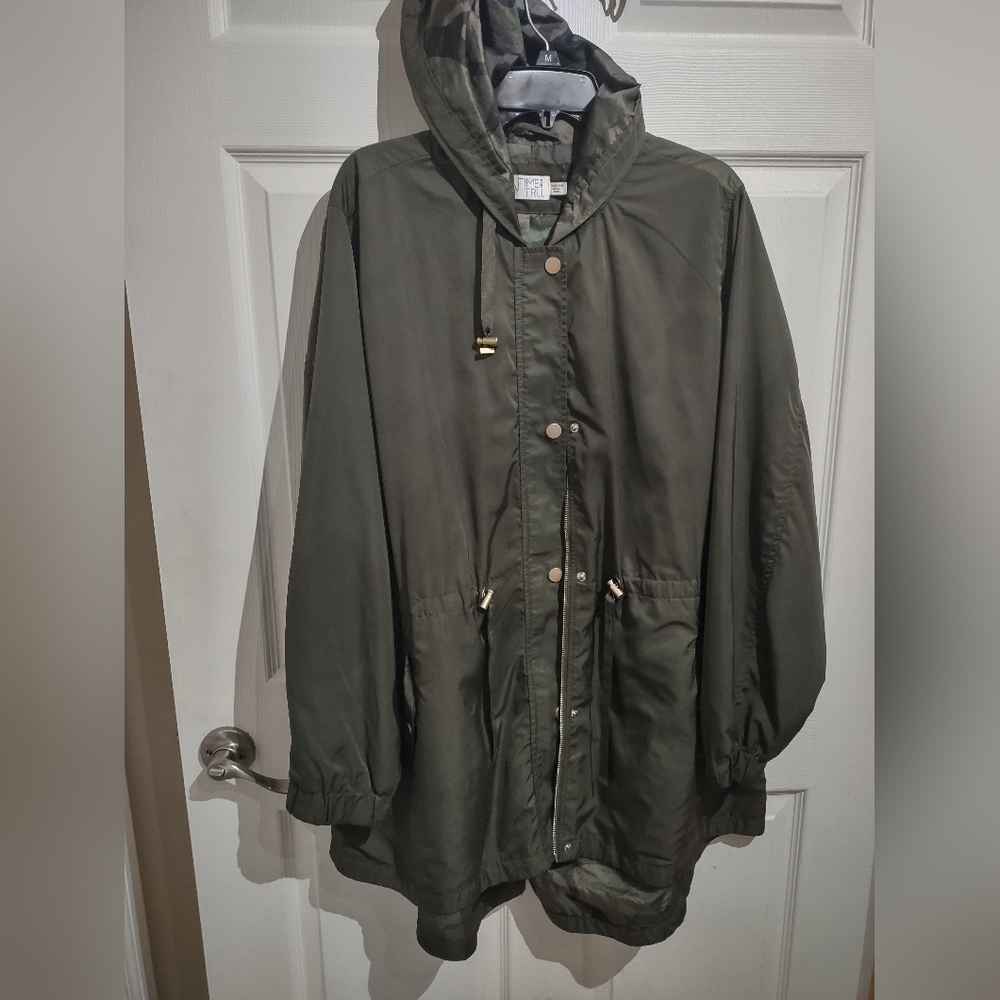 Time and Tru Dark Green Camouflage Rain Jacket Sz.2X (20W-22W)